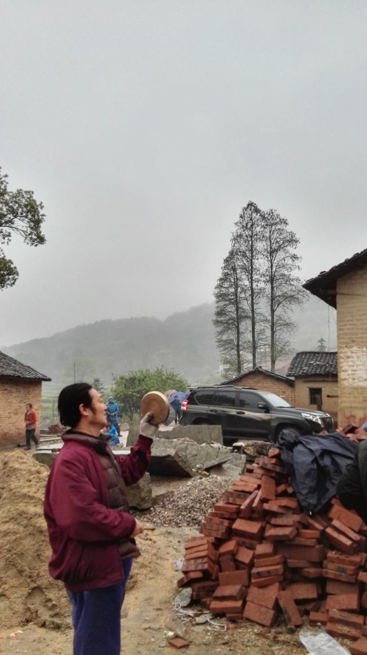 001EFHzpgy70HmrDgqt21