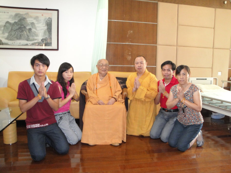 001EFHzpgy72krX4zUG76