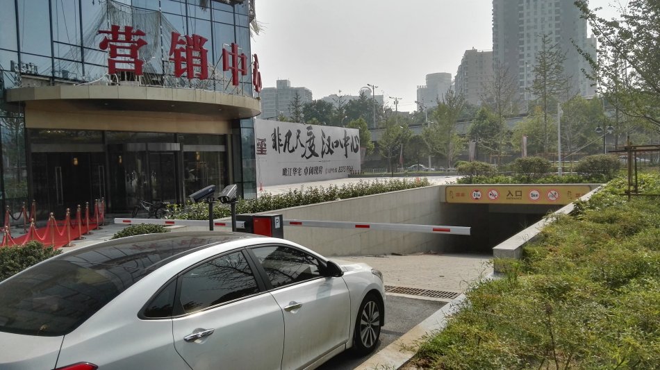 001EFHzpzy747rZtUhp5f