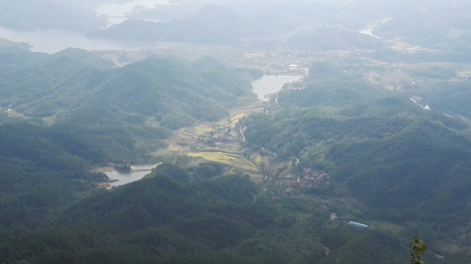 001EFHzpzy75pc4dfIz1f